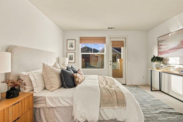 845 Harbor Cliff Way 305, Oceanside, CA 92054