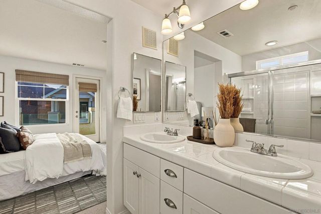 845 Harbor Cliff Way 305, Oceanside, CA 92054