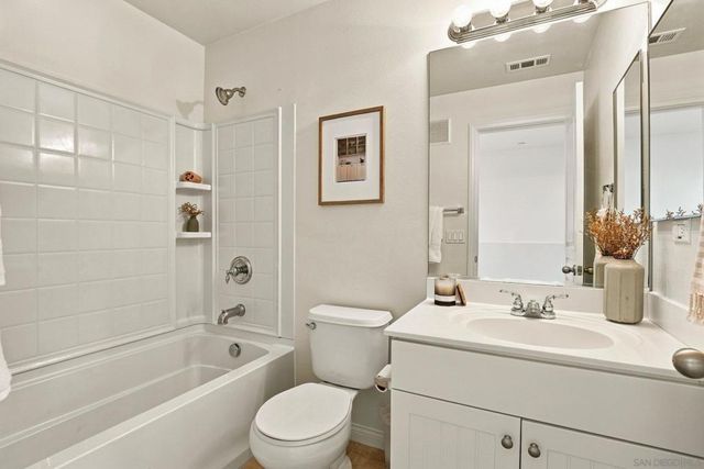845 Harbor Cliff Way 305, Oceanside, CA 92054