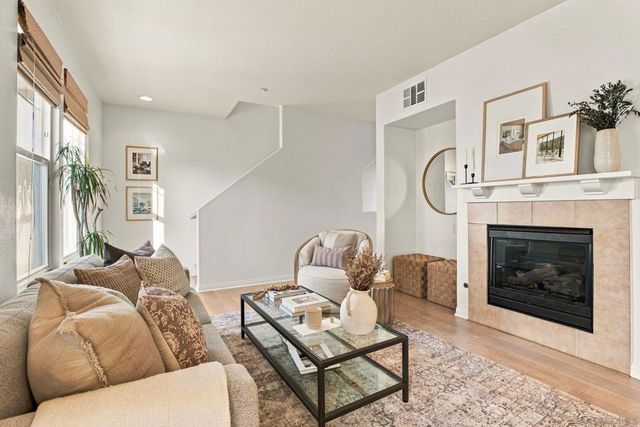 845 Harbor Cliff Way 305, Oceanside, CA 92054