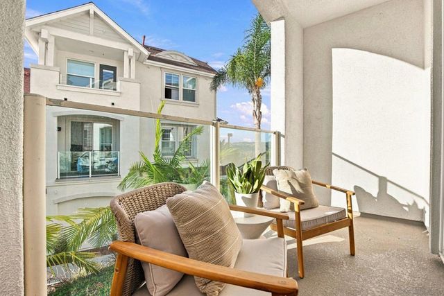 845 Harbor Cliff Way 305, Oceanside, CA 92054