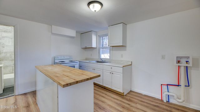 82 Wall Street, Amsterdam, NY 12010