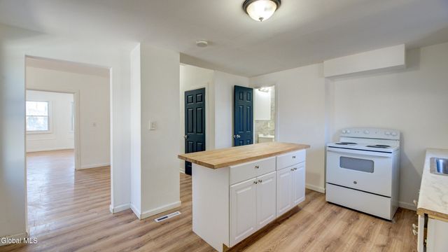 82 Wall Street, Amsterdam, NY 12010