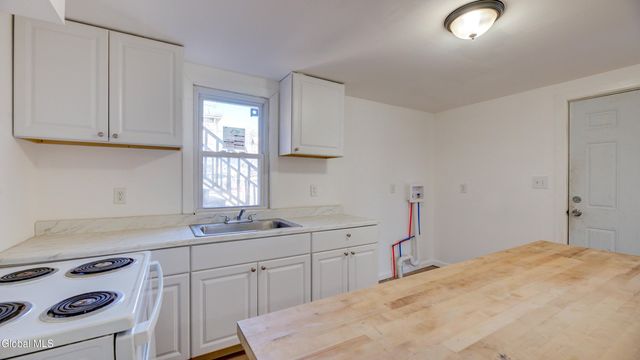 82 Wall Street, Amsterdam, NY 12010