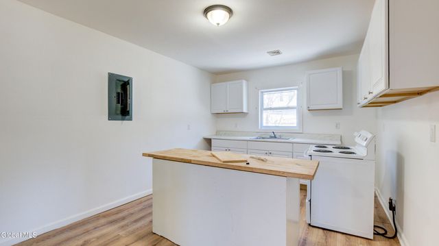 82 Wall Street, Amsterdam, NY 12010