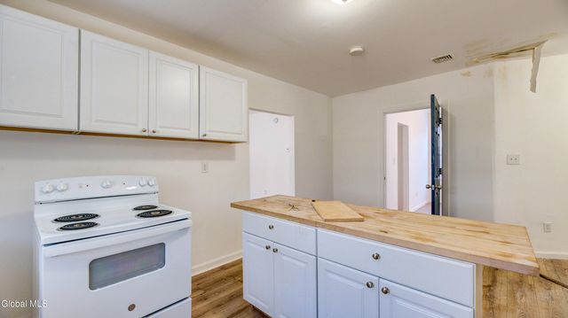 82 Wall Street, Amsterdam, NY 12010