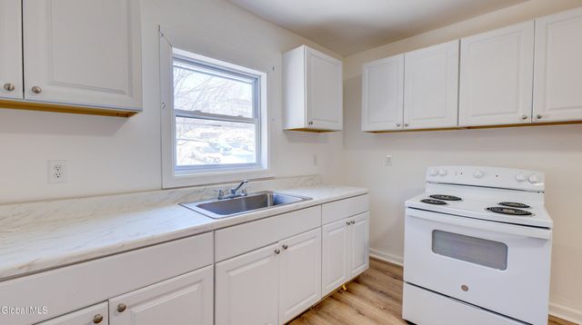 82 Wall Street, Amsterdam, NY 12010