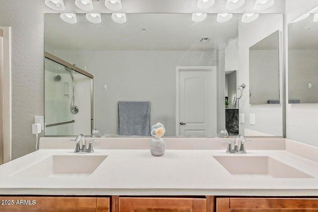 2821 S SKYLINE Drive 141, Mesa, AZ 85212