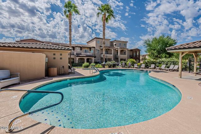 2821 S SKYLINE Drive 141, Mesa, AZ 85212
