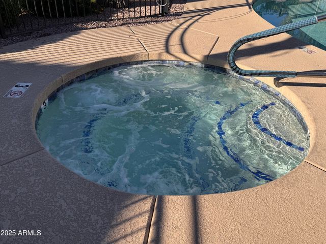 2821 S SKYLINE Drive 141, Mesa, AZ 85212