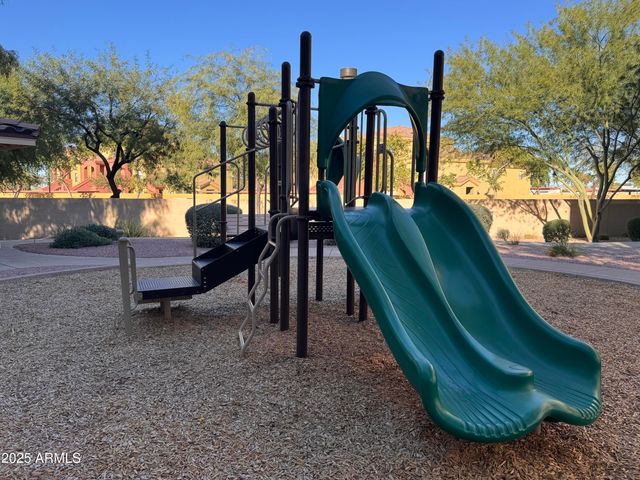 2821 S SKYLINE Drive 141, Mesa, AZ 85212