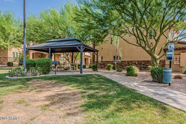 2821 S SKYLINE Drive 141, Mesa, AZ 85212
