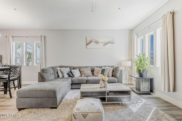 2821 S SKYLINE Drive 141, Mesa, AZ 85212