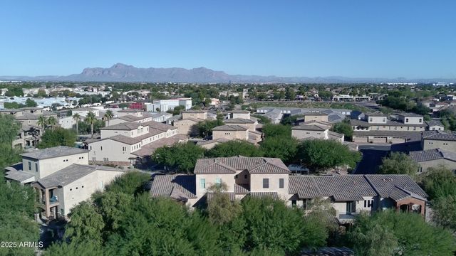 2821 S SKYLINE Drive 141, Mesa, AZ 85212