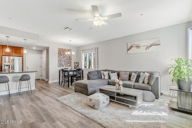 2821 S SKYLINE Drive 141, Mesa, AZ 85212