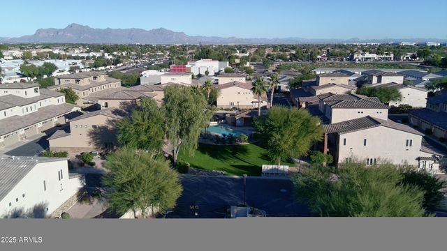 2821 S SKYLINE Drive 141, Mesa, AZ 85212