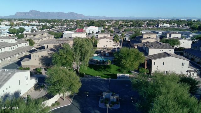 2821 S SKYLINE Drive 141, Mesa, AZ 85212