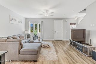 2821 S SKYLINE Drive 141, Mesa, AZ 85212