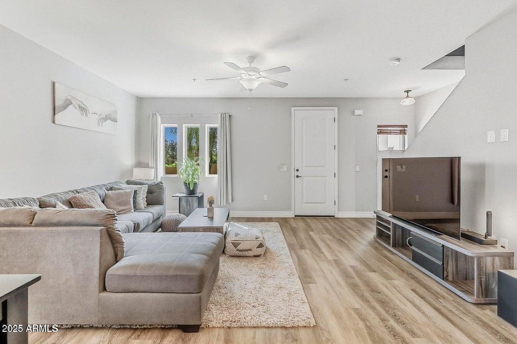 2821 S SKYLINE Drive 141, Mesa, AZ 85212