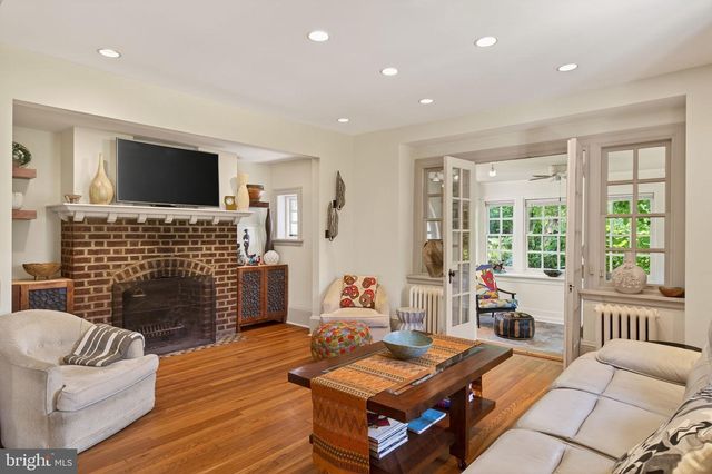 3107 W QUEEN LN, Philadelphia, PA 19129