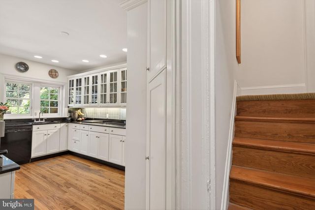 3107 W QUEEN LN, Philadelphia, PA 19129