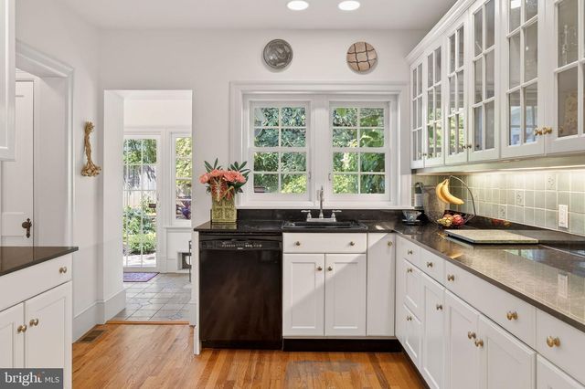 3107 W QUEEN LN, Philadelphia, PA 19129