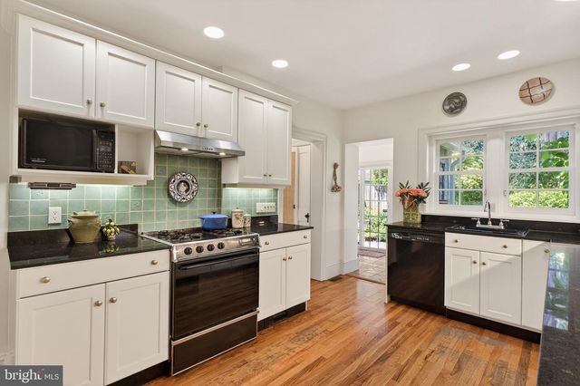 3107 W QUEEN LN, Philadelphia, PA 19129