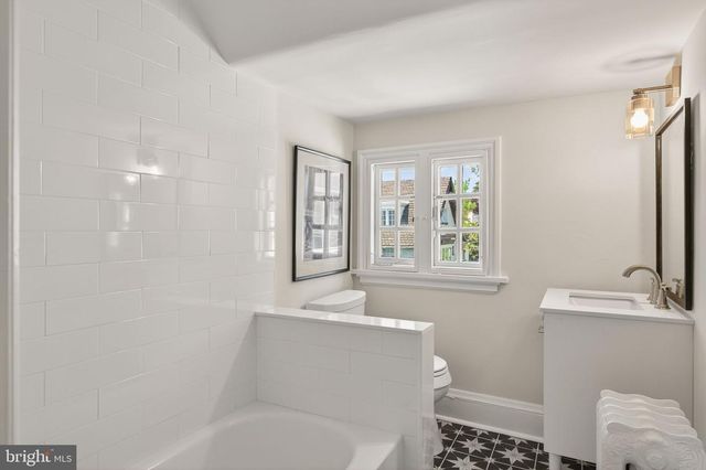 3107 W QUEEN LN, Philadelphia, PA 19129