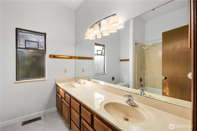 19306 SE 277th Street, Kent, WA 98042