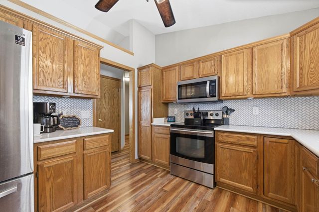 9010 W Meadow Knoll St, Wichita, KS 67205