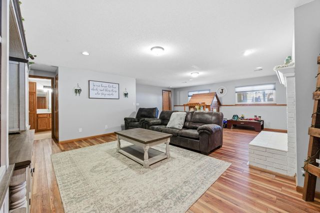 9010 W Meadow Knoll St, Wichita, KS 67205