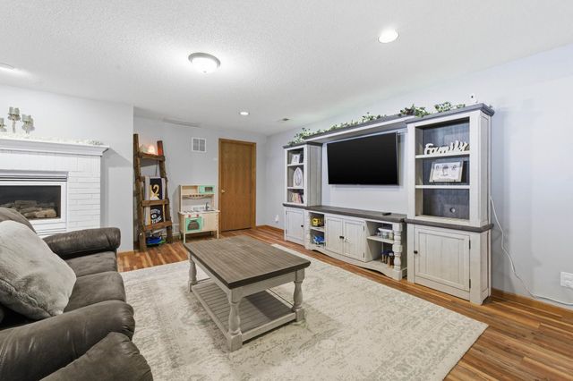 9010 W Meadow Knoll St, Wichita, KS 67205