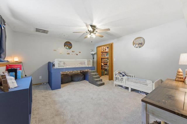 9010 W Meadow Knoll St, Wichita, KS 67205