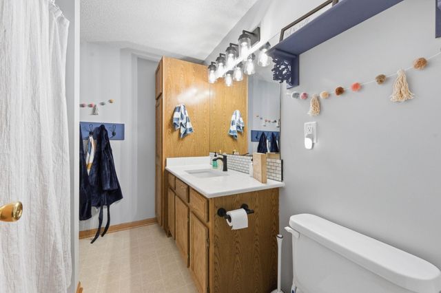 9010 W Meadow Knoll St, Wichita, KS 67205