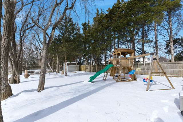 9010 W Meadow Knoll St, Wichita, KS 67205