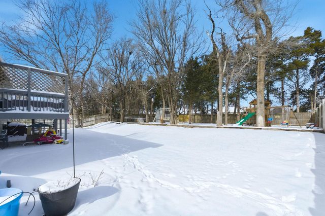 9010 W Meadow Knoll St, Wichita, KS 67205