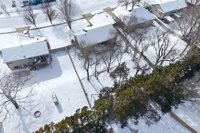 9010 W Meadow Knoll St, Wichita, KS 67205