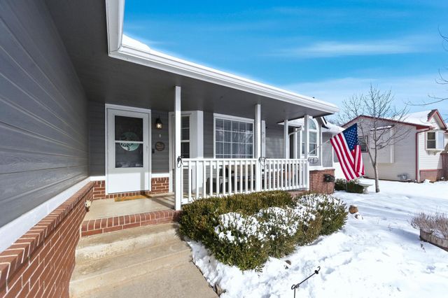 9010 W Meadow Knoll St, Wichita, KS 67205