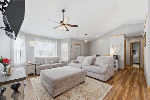 9010 W Meadow Knoll St, Wichita, KS 67205