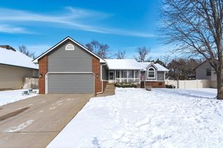 9010 W Meadow Knoll St, Wichita, KS 67205