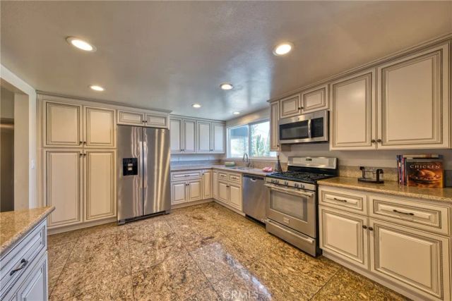 805 E Barkley Avenue, Orange, CA 92867
