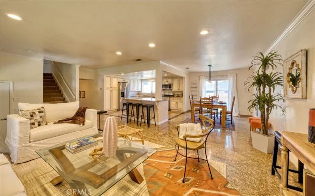 805 E Barkley Avenue, Orange, CA 92867