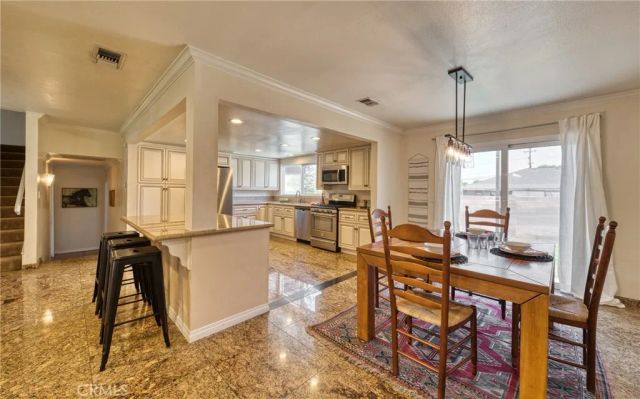805 E Barkley Avenue, Orange, CA 92867
