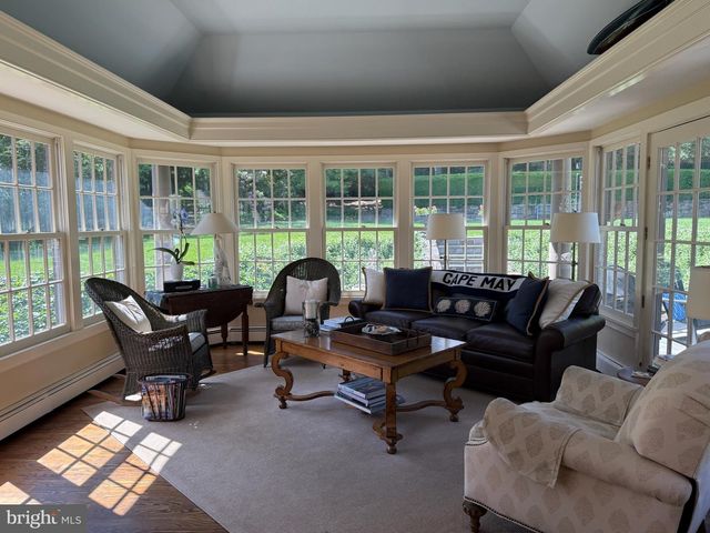 240 HILLENDALE DR, Doylestown, PA 18901