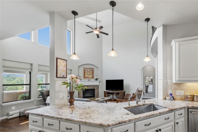 612 Cascada LN, Round Rock, TX 78681