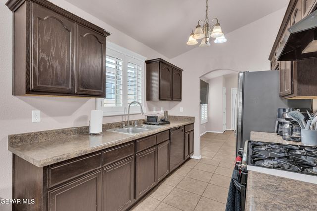 14684 JESUS ALMEIDA, El Paso, TX 79938