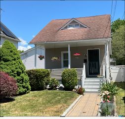 47 Annawon Avenue, West Haven, CT 06516