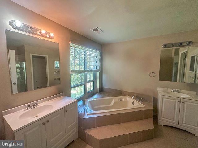 266 DOCHERY PL, Somerset, NJ 08873