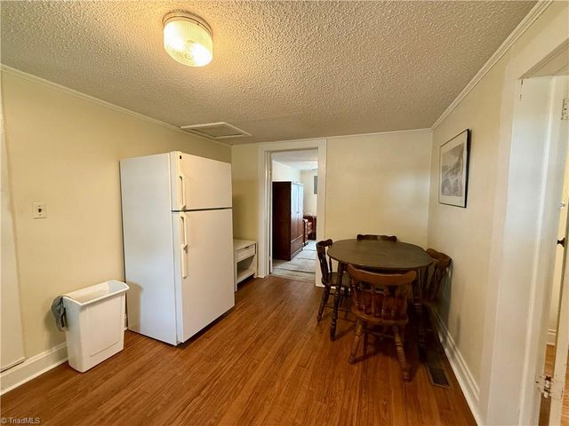212 S 6th Avenue, Mayodan, NC 27027