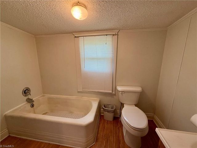 212 S 6th Avenue, Mayodan, NC 27027